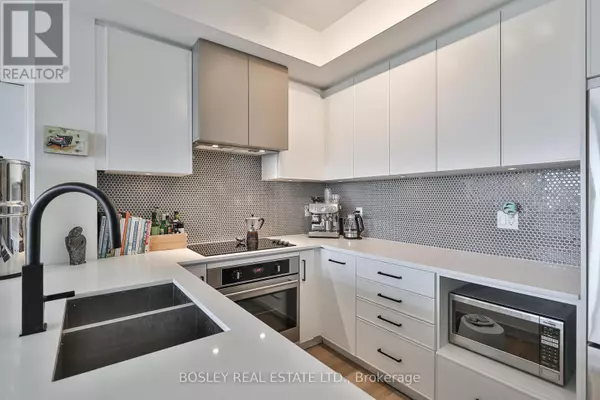 Toronto (south Riverdale), ON M4M0C8,899 Queen ST East #607