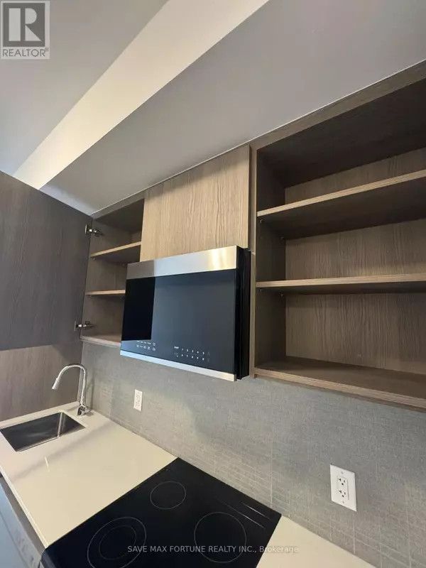 Toronto (rouge), ON M1B0G1,7439 Kingston RD #515