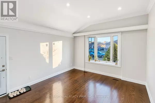 Toronto (woburn), ON M1H1M1,9 BENSHIRE DRIVE