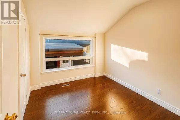 Toronto (woburn), ON M1H1M1,9 BENSHIRE DRIVE