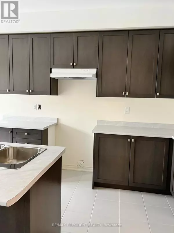 Whitby, ON L1P0H2,92 OGSTON CRESCENT