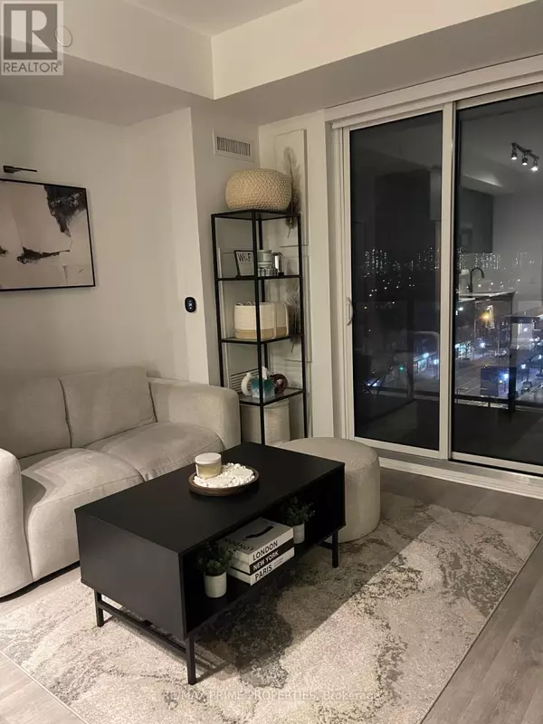 Toronto (east End-danforth), ON M4C0B1,2369 Danforth Ave AVE #807