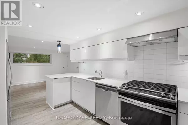 Toronto (south Riverdale), ON M4M2V4,263 Boston AVE #1