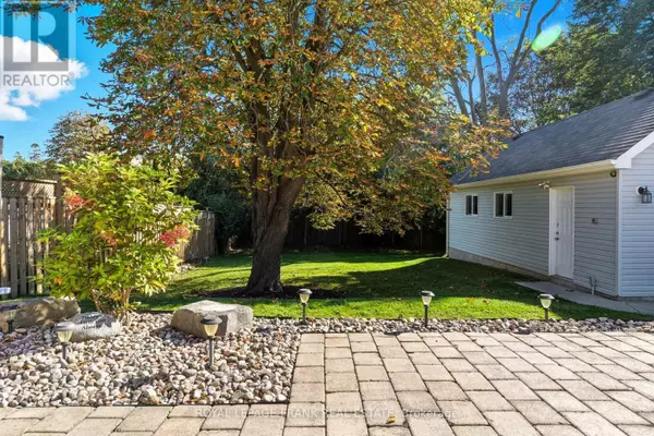 Oshawa (centennial), ON L1G3A3,131 JONES AVENUE