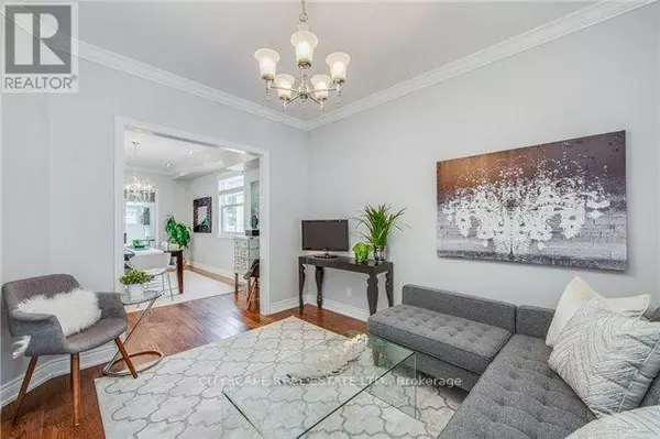 Toronto (greenwood-coxwell), ON M4L3B2,174 COXWELL AVENUE