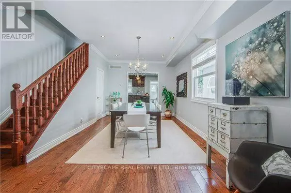 Toronto (greenwood-coxwell), ON M4L3B2,174 COXWELL AVENUE