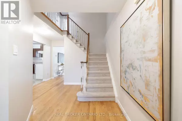 Toronto (eglinton East), ON M1J3M3,11 BLUE LAGOON COURT