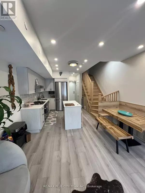Toronto (south Riverdale), ON M4M2P5,485 Logan AVE #307