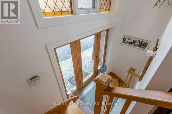 Toronto (east End-danforth), ON M4E1Z2,21 Swanwick AVE #6