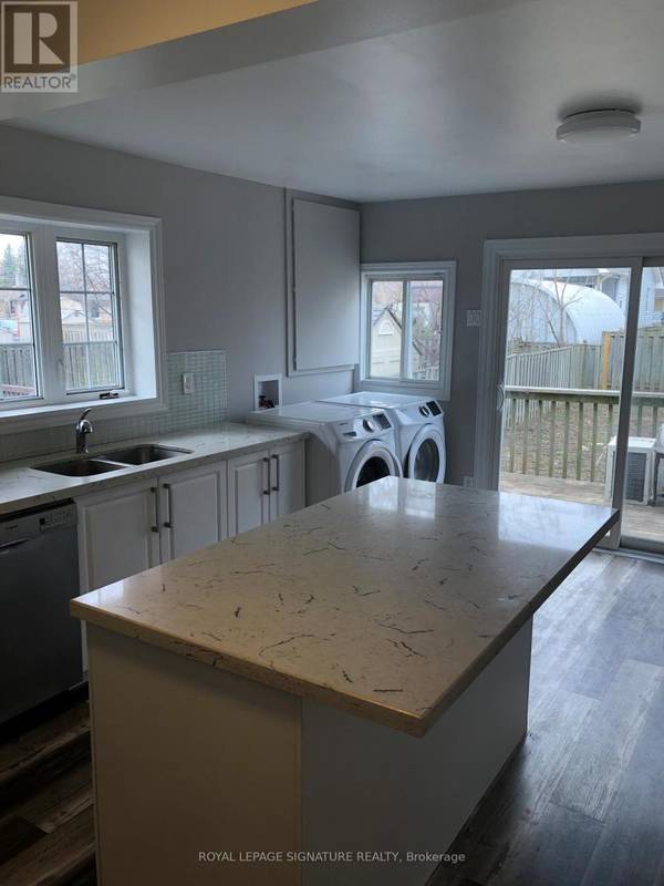 Ajax (central), ON L1S1S5,22 GEORGE STREET