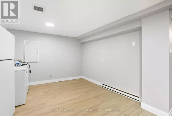 Oshawa (central), ON L1H4S6,476 ALBERT STREET