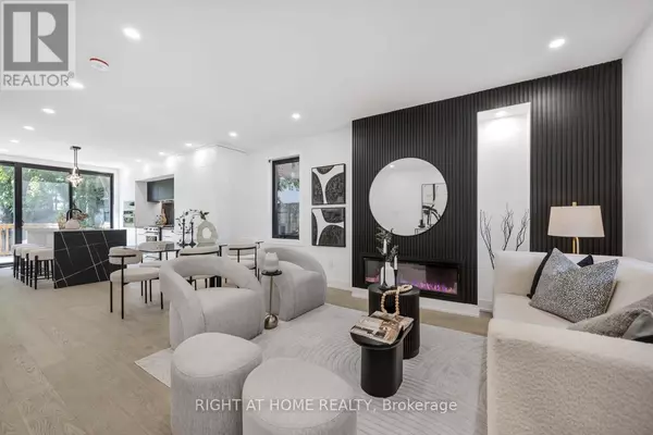 Toronto (the Beaches), ON M4E2P8,324 LEE AVENUE