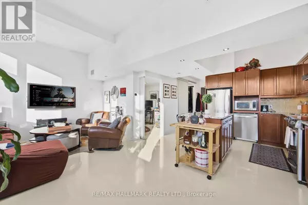Toronto (south Riverdale), ON M4M2S3,201 Carlaw AVE #231