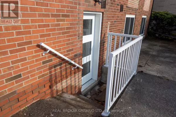 Oshawa (donevan), ON L1H3L2,685 Emerson AVE #Lower