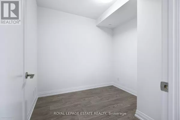 Toronto (east End-danforth), ON M4C0B3,286 Main ST #2206