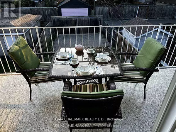 Toronto (south Riverdale), ON M4M2V6,18 Pape AVE #2