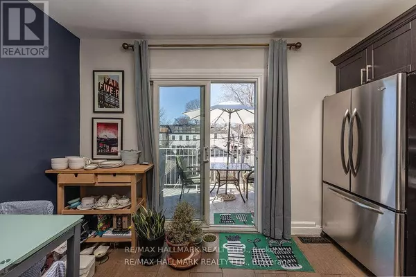 Toronto (south Riverdale), ON M4M2V6,18 Pape AVE #2