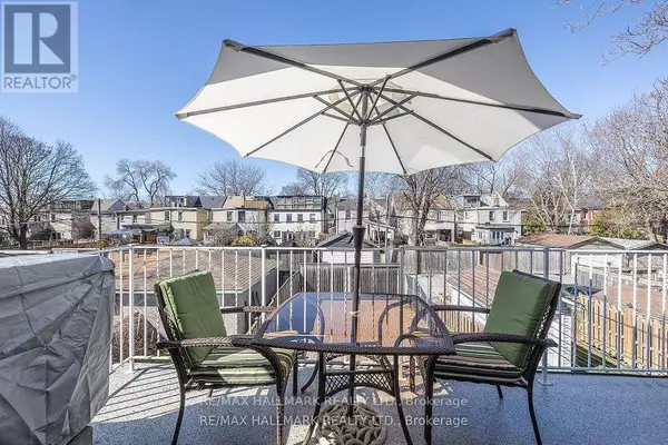 Toronto (south Riverdale), ON M4M2V6,18 Pape AVE #2