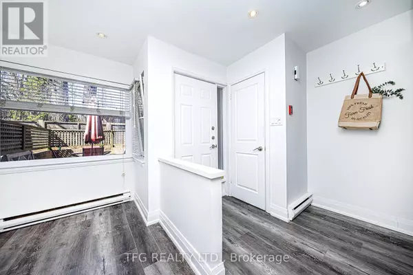 Toronto (the Beaches), ON M4E2X6,120 Glen Manor DR #7