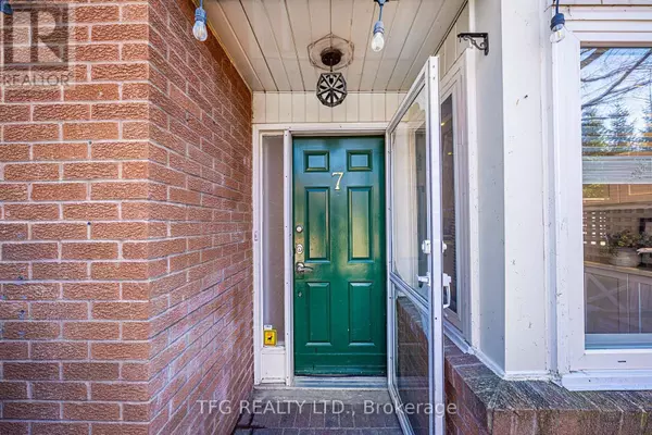 Toronto (the Beaches), ON M4E2X6,120 Glen Manor DR #7