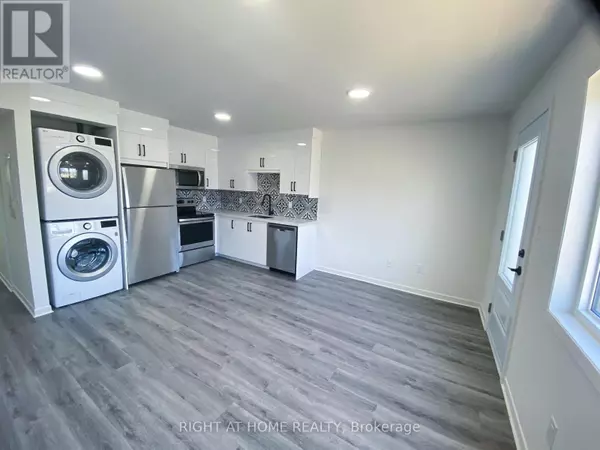 Toronto (broadview North), ON M4K2T4,1258 Broadview AVE #2