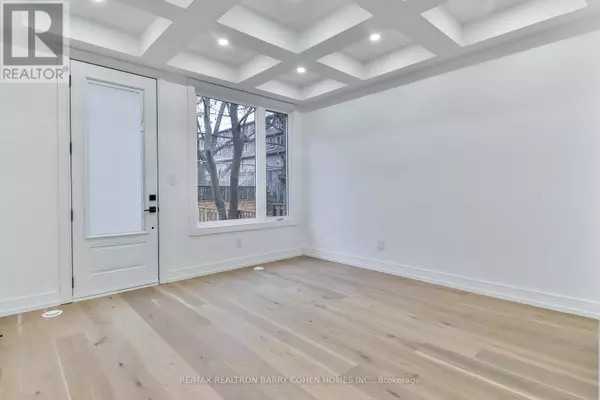 Toronto (south Riverdale), ON M4M2Z7,57 JONES AVENUE