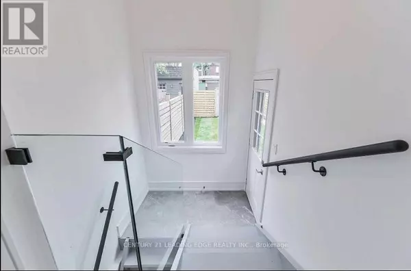 Toronto (greenwood-coxwell), ON M4L2X6,8 KENT ROAD