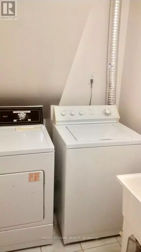 Toronto (highland Creek), ON M1C5H3,8 Goldene WAY #Bsmt