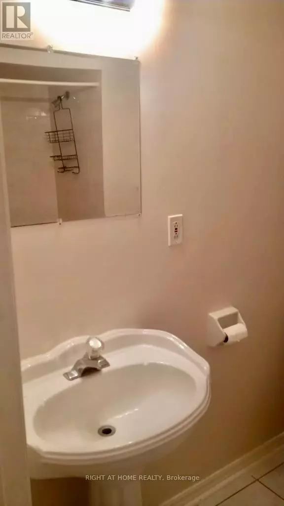 Toronto (highland Creek), ON M1C5H3,8 Goldene WAY #Bsmt