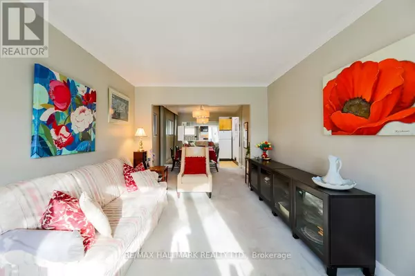 Toronto (birchcliffe-cliffside), ON M1N2C2,44 FREEMAN STREET