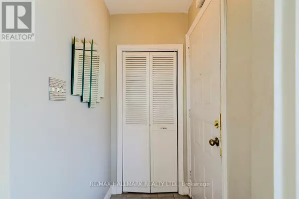 Toronto (birchcliffe-cliffside), ON M1N2C2,44 FREEMAN STREET