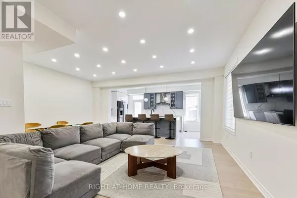 Whitby, ON L1P0L4,80 CONARTY CRESCENT