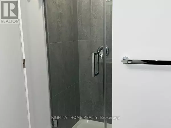 Toronto (rouge), ON M1B0G1,7439 Kingston RD #722A