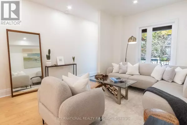 Toronto (south Riverdale), ON M4M2P6,46 MORSE STREET