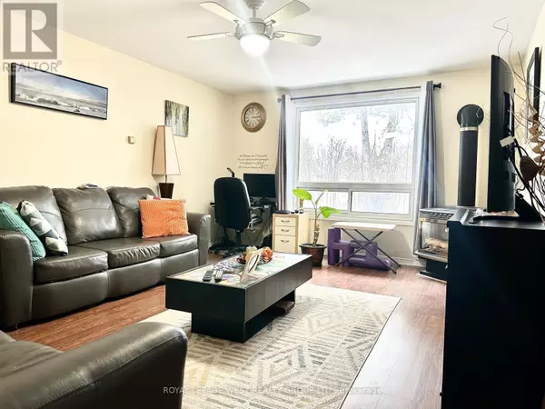 Oshawa (vanier), ON L1J2L4,909 King ST West #27