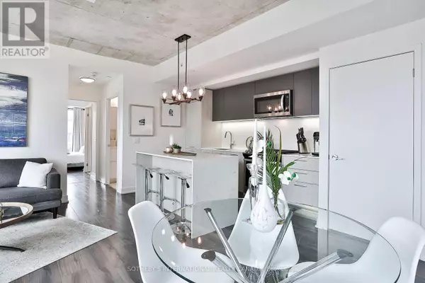 Toronto (the Beaches), ON M4E0B6,665 Kingston RD #503