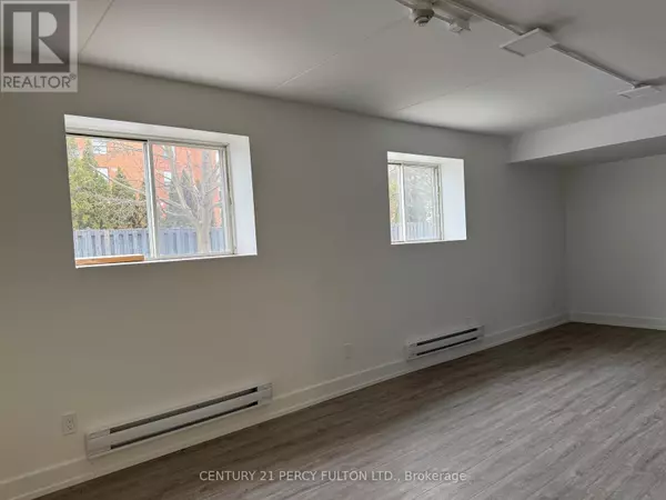 19 Regency CRES #102, Whitby (downtown Whitby), ON L1N8M6