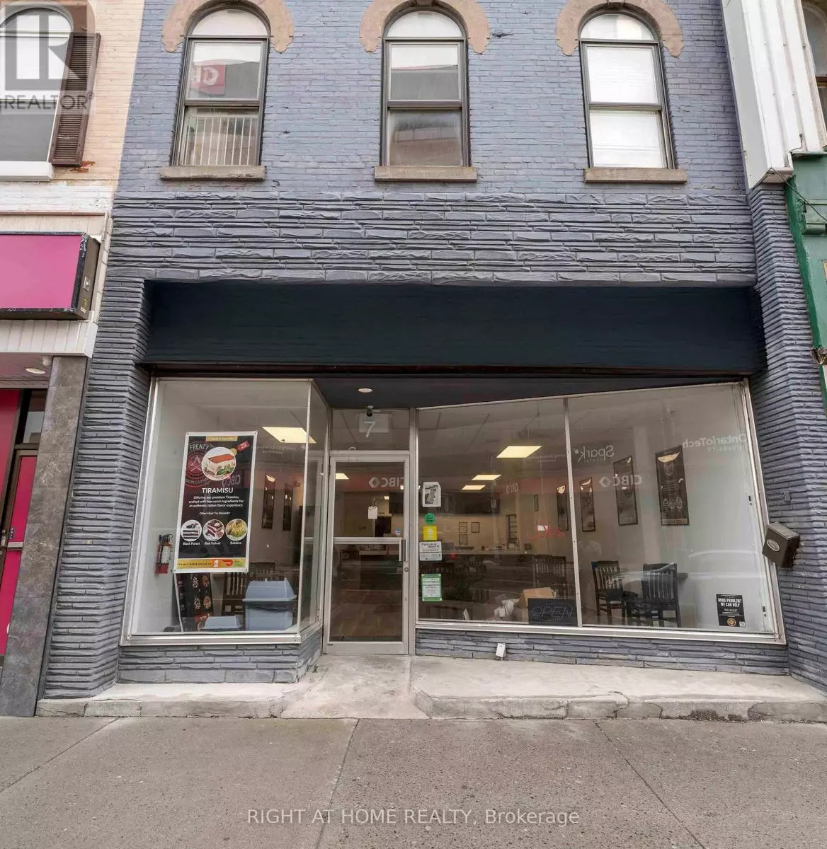 Oshawa (central), ON L1H4G1,7 SIMCOE STREET S