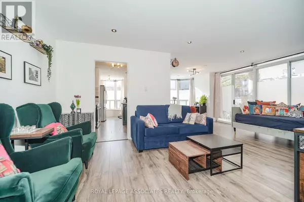 Toronto (malvern), ON M1B5J5,410 McLevin AVE #103