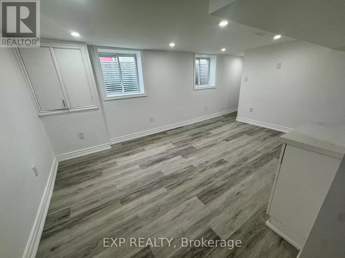 Oshawa (o'neill), ON L1G5Y4,97 Central Park BLVD North #Lower