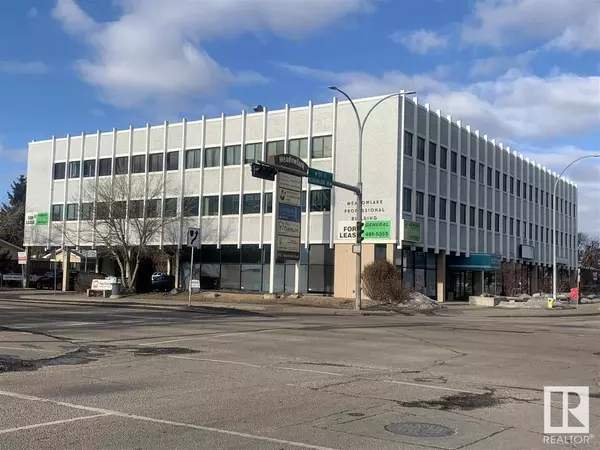 8702 Meadowlark RD NW, Edmonton, AB T5R5W4