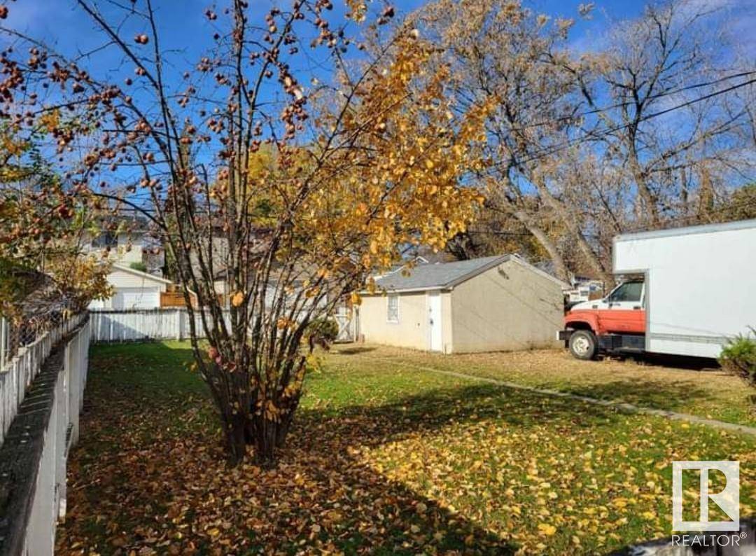 Edmonton, AB T5W4C6,11932 62 ST NW