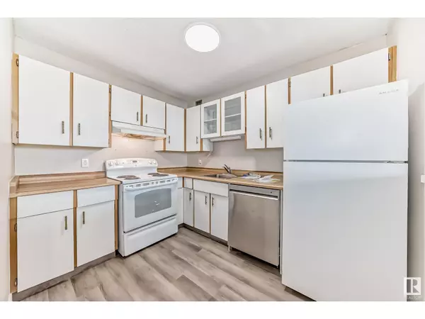 Edmonton, AB T5K2N3,#1205 9916 113 ST NW