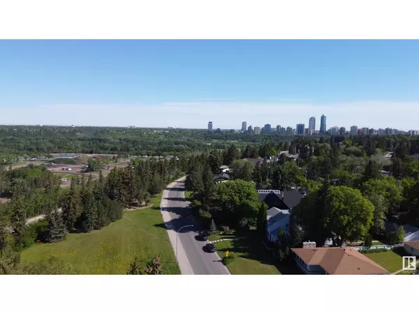 Edmonton, AB T6G2A9,8715 SASKATCHEWAN DR NW