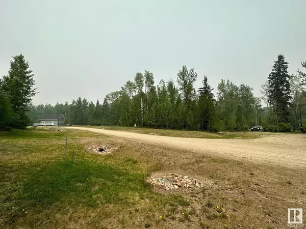 Rural Lac Ste. Anne County, AB T0E1H0,5 POPPY PL