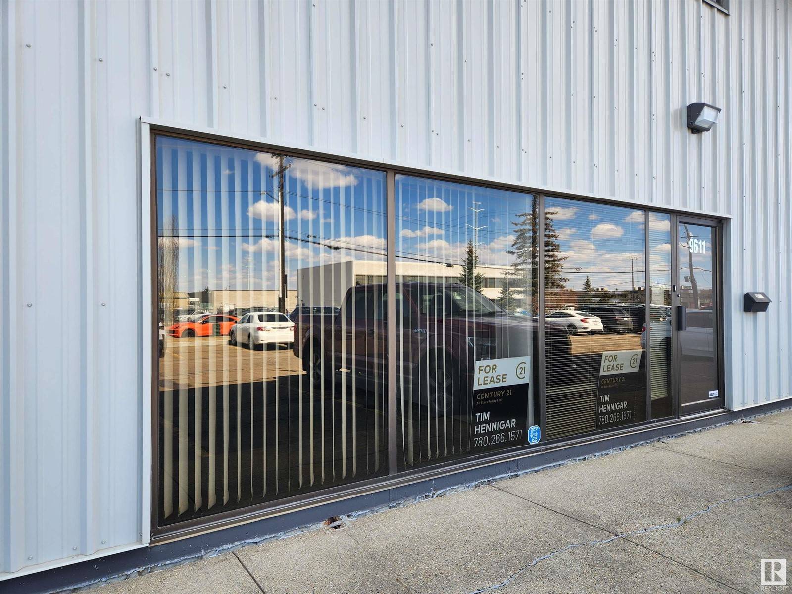 Edmonton, AB T6E5X7,9607 41 AV NW