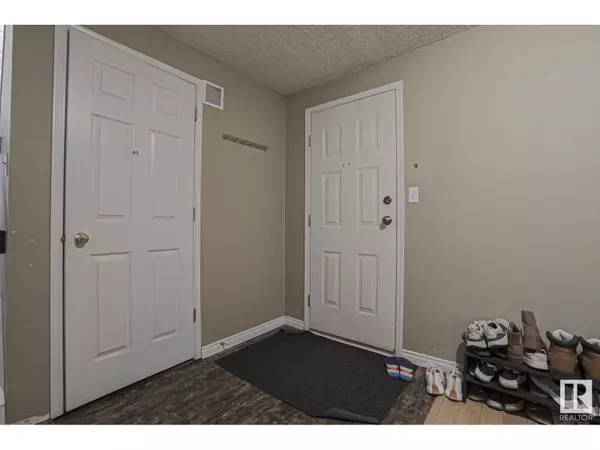 Edmonton, AB T5T6C2,17634 96 AV NW