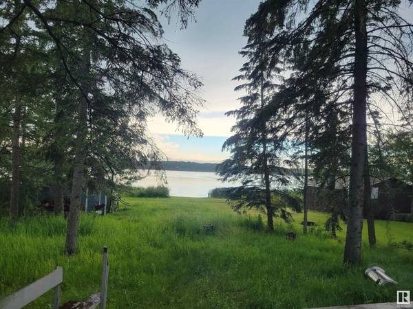 251 Lakeshore DR, Rural Lac Ste. Anne County, AB T0E1V0