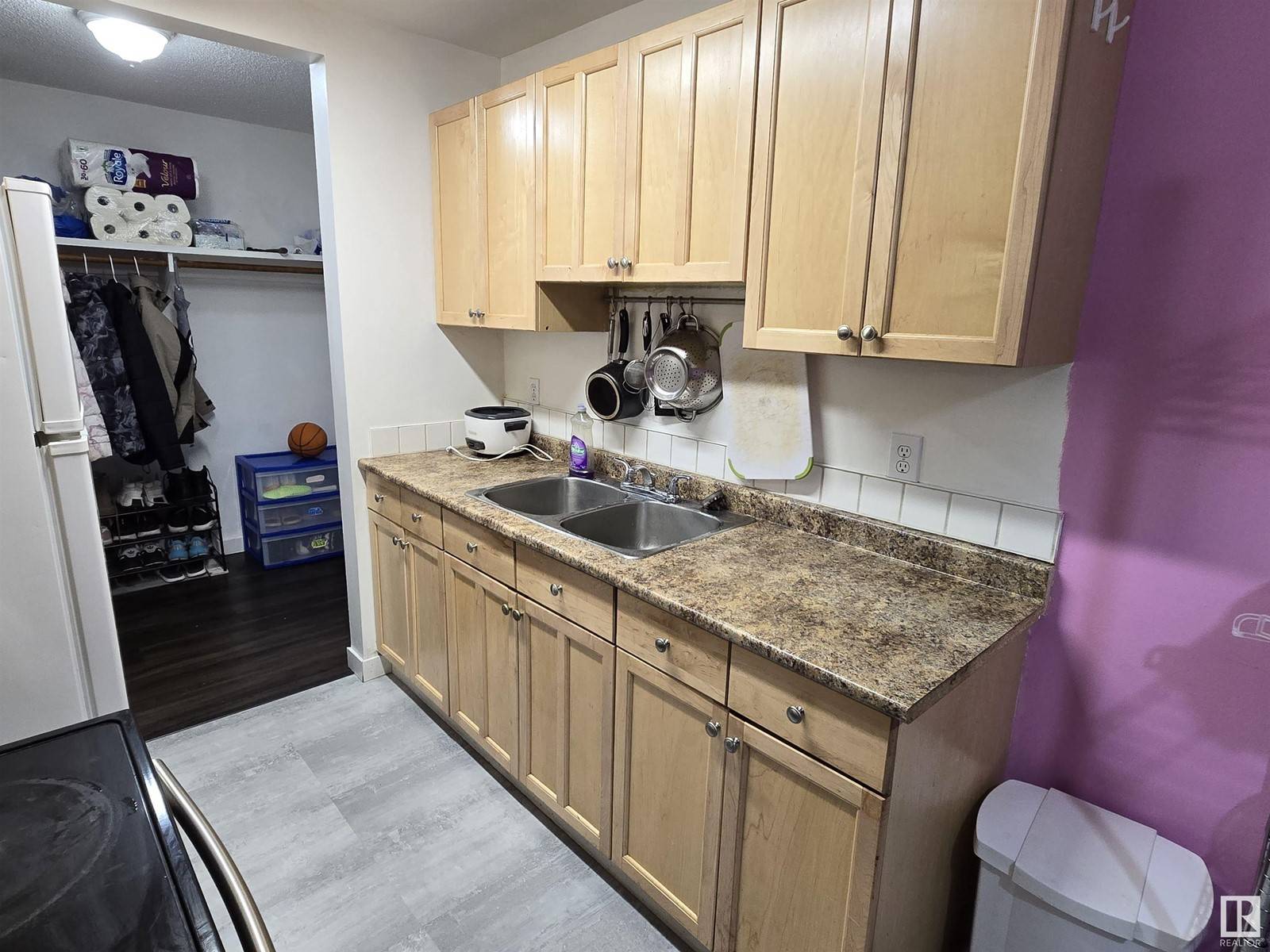 Edmonton, AB T5A0K3,#5 C 5715 133 AV NW