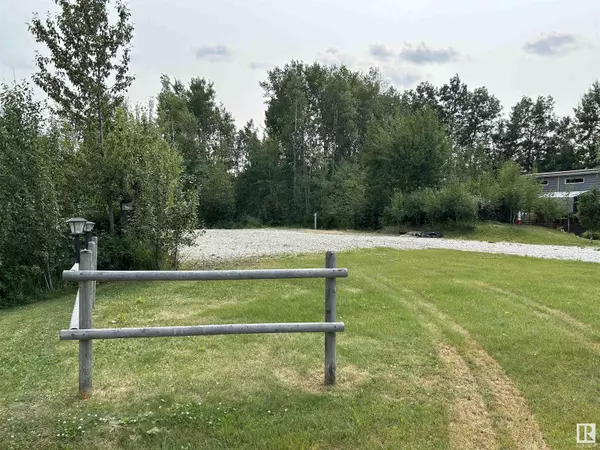 #4 Tamarack Trail, Rural Lac Ste. Anne County, AB T0E0L0